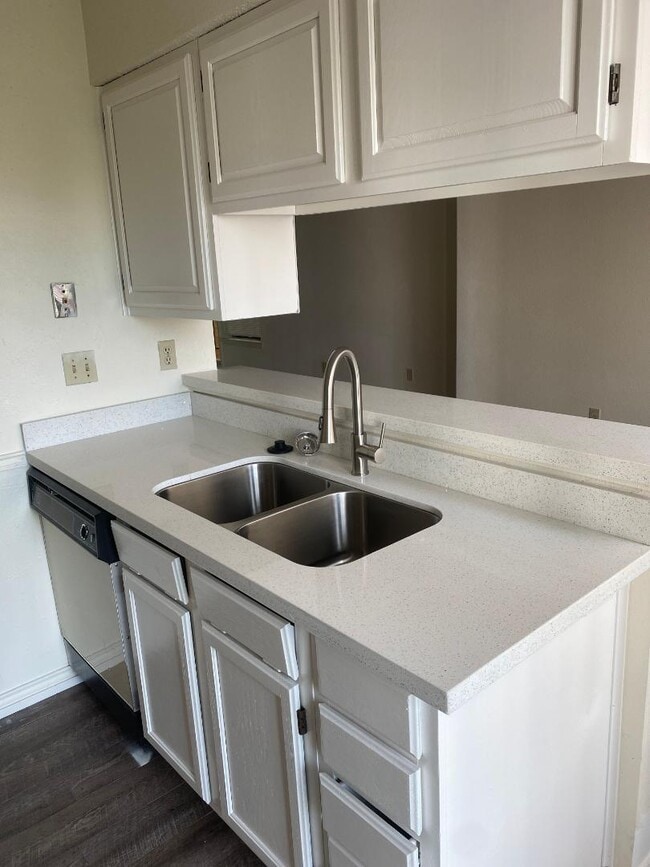 Photo - 2409 Leon St