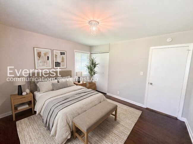 Photo - 9825 Maple Ln