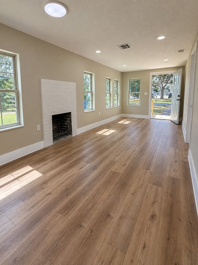 Photo - 1124 California Ave