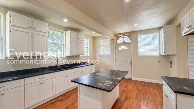 128 E Summit Ave