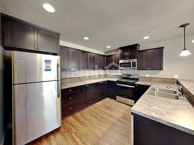 Photo - 480 Tulip Ave