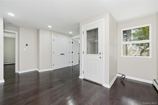 Building Photo - 120 Maple Ave Unit 2nd FLOOR