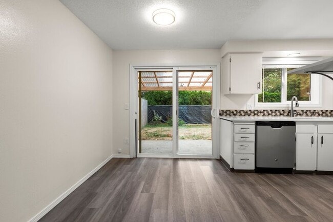 Photo - 885 SE Lambert Cir