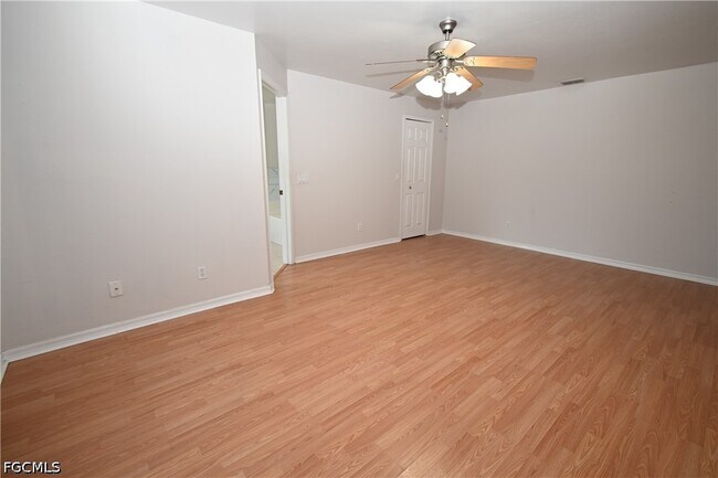 Photo - 136 SE 19th Ln