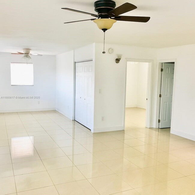Photo - 1025 SE 15th St Unidad 9D
