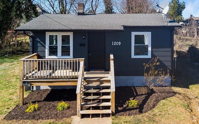 Building Photo - 2 Bedroom 1 Bath Available to Rent for $79... Rental