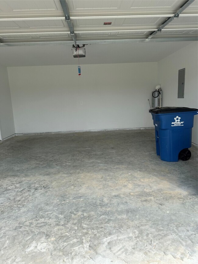 Photo - 18265 Descartes St