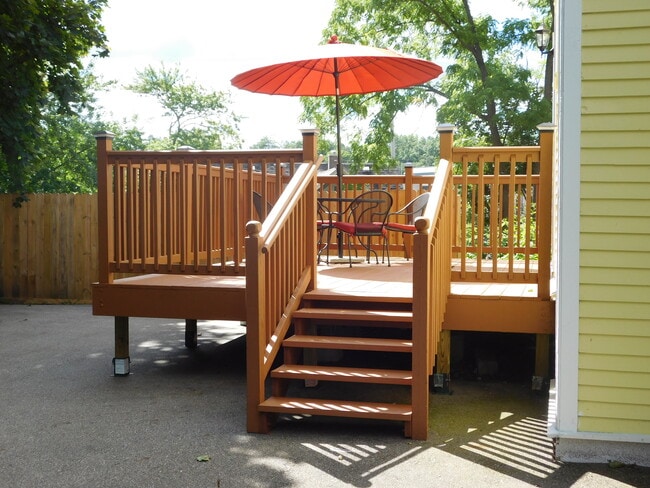 Backyard patio/ample parking - 429 Stanwood St Unit 1