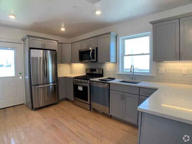Building Photo - 6 Beech St Unit 2 Rental