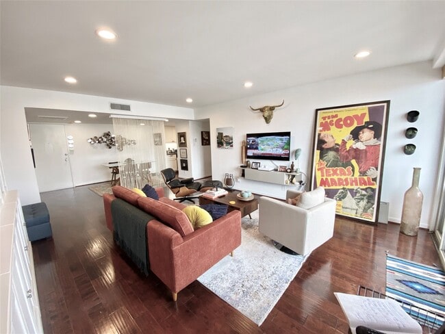 Photo - 2016 Main St Unidad 2105