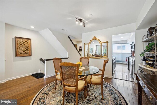 Photo - 2033 Arch St