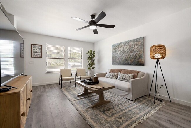 Photo - 902 Durham Pl