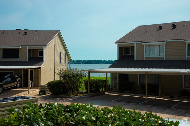 Building Photo - 165 April Point Dr N Unit 165 Rental
