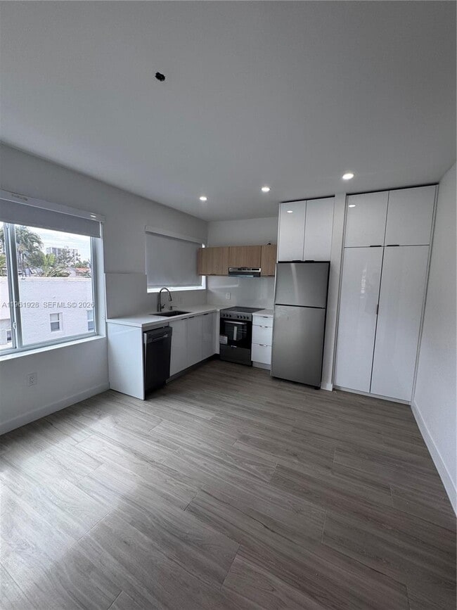 Photo - 2855 Royal Palm Ave Unit 3