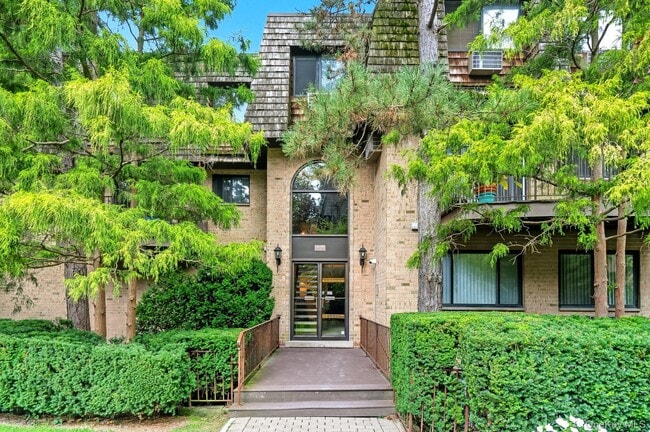 Building Photo - 500 Central Park Ave Unit 221 Rental