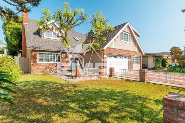 Building Photo - 5 Bedroom 3 Bathroom Single House in Los Alamitos CA 90720!!