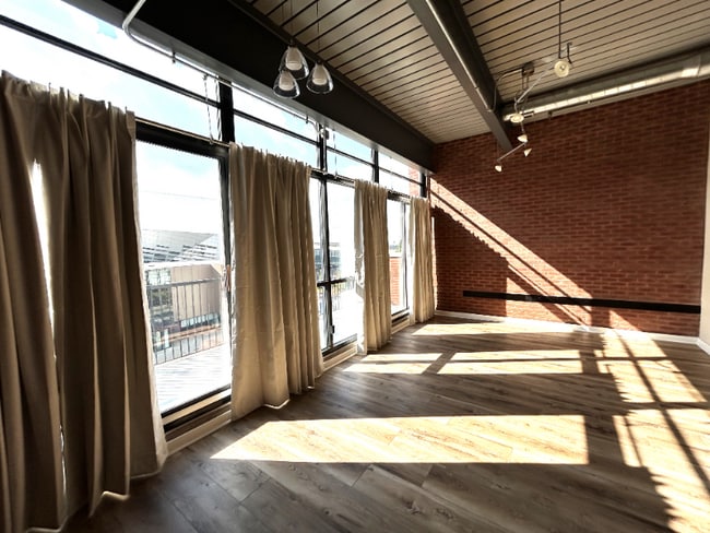 Photo - 515 W Main St Unidad #409