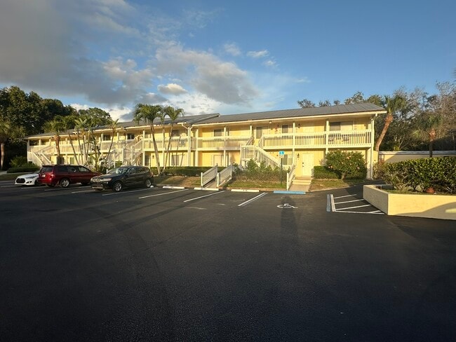 Building Photo - 4621 Bayshore Dr