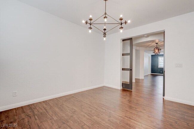 Photo - 2489 Cingoli St