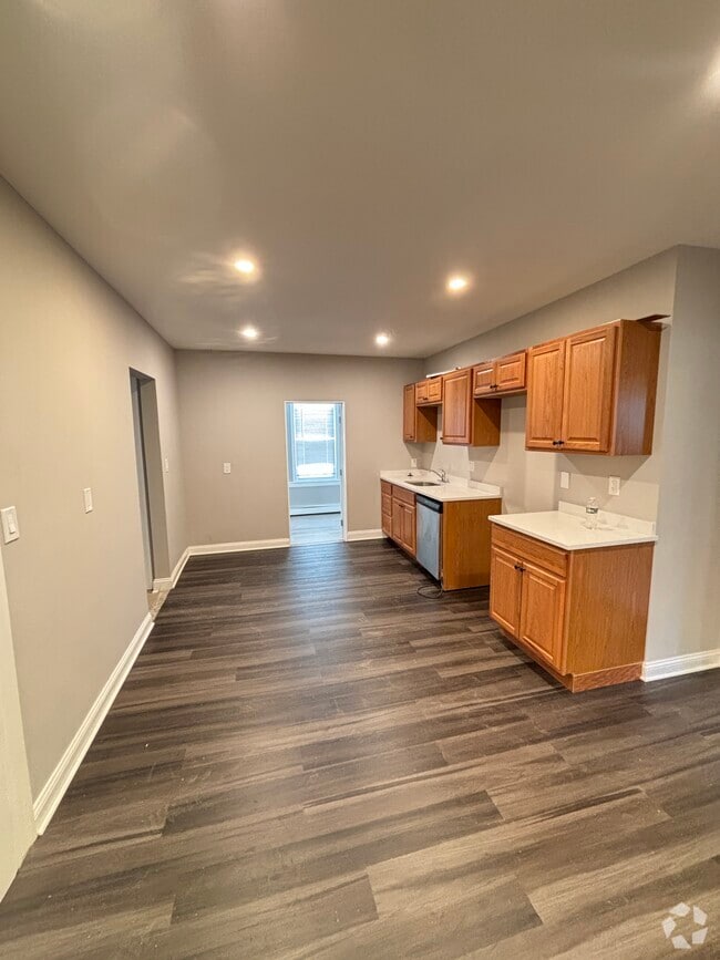 Building Photo - 713 Metropolitan Ave Unit 1 Rental