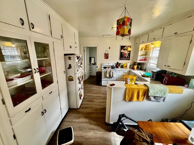 Photo - 404 S Van Buren St Unit Apt 1