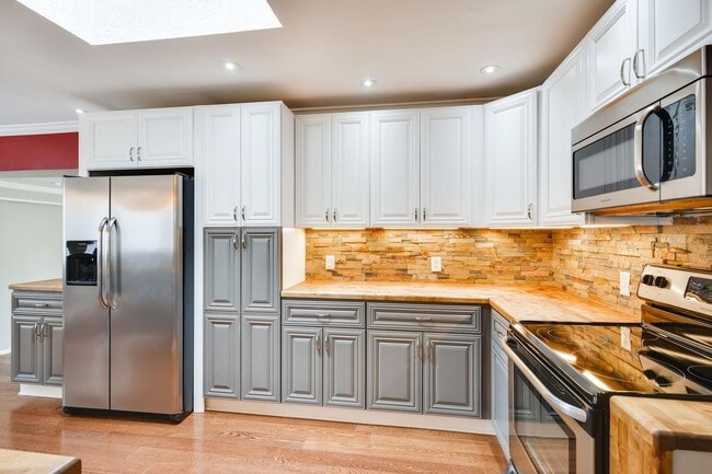 Photo - Large 4 bedroom 3bath Home in Colorado Springs