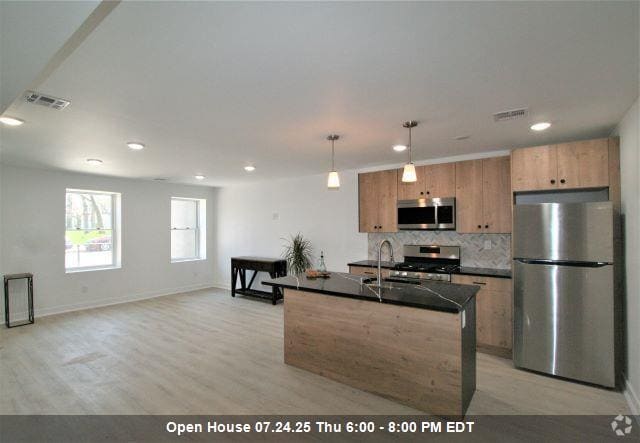 Building Photo - 782 Grand St Unit 1 Rental
