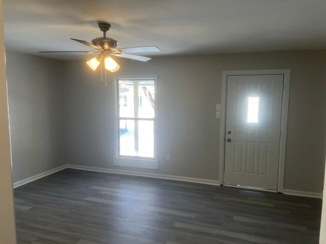 Photo - 3 Bed 1 Bath Home