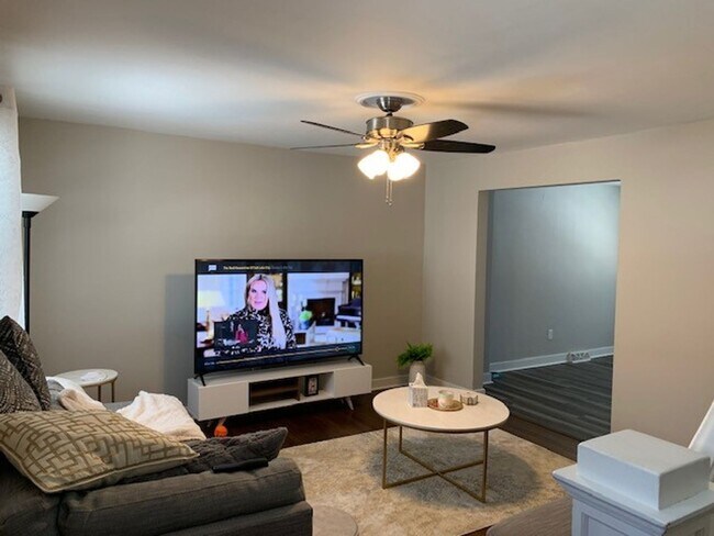 Photo - MODERN 2 BEDROOM, 1 BATHROOM TOWNHOUSE - GARFIELD