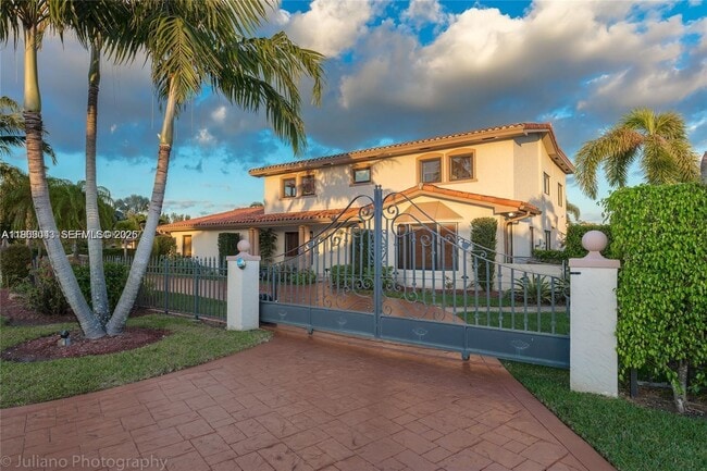 Photo - 19701 W Oakmont Dr