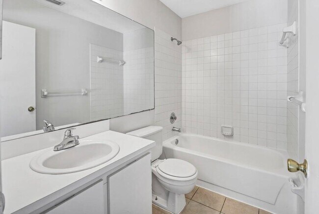 Photo - 5105 Pier Dr