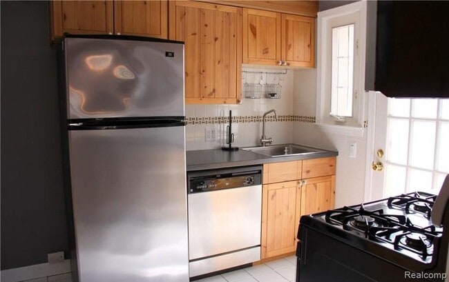 Photo - 1796 Graefield Rd