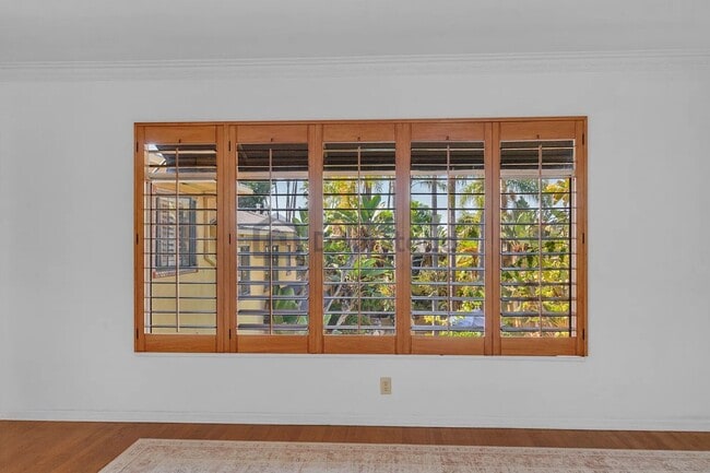 Photo - 1615 N Laurel Ave Unit 204