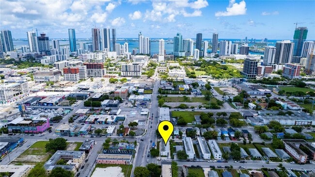 Building Photo - 1955 NW 2nd Ct Unit 204