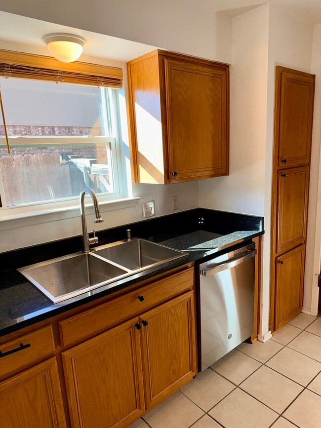 Photo - 5904 Oak Hill Rd