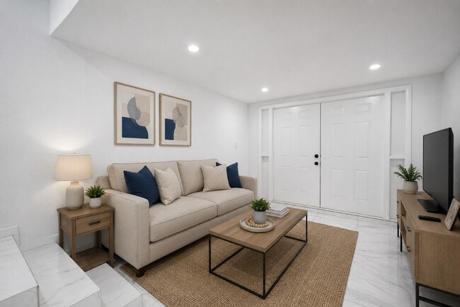 Building Photo - 411 SW 34th Ave Unit 2
