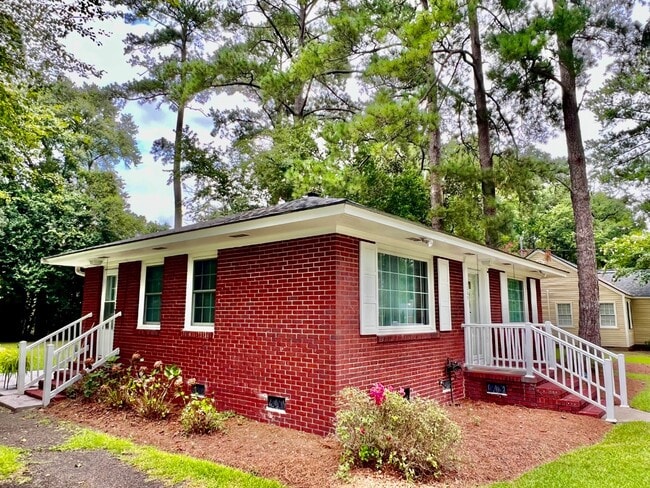 Photo - 1005 Kalmia St