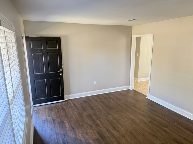 Entry into Living Room - 3410 Longwood Ln