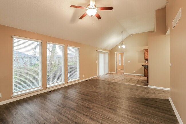 Photo - 512 Hibiscus Dr