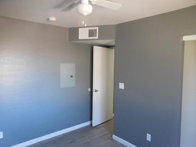 Central air conditioning. - 1146 W Apache St Unit Apt 1