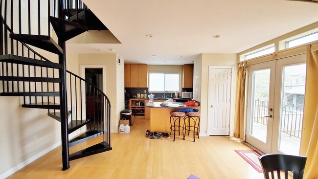 Photo - 2302 Robinhood St