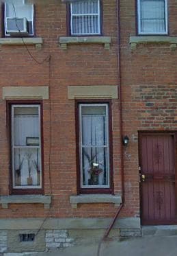 Building Photo - Town Home