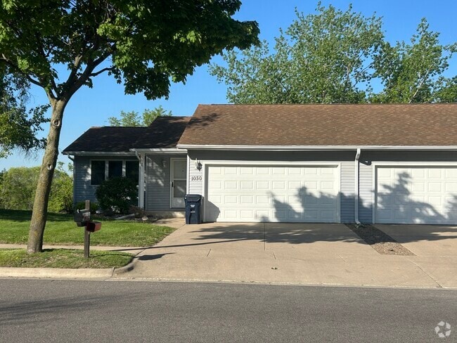 Building Photo - 1030 Oak Forest Dr Rental