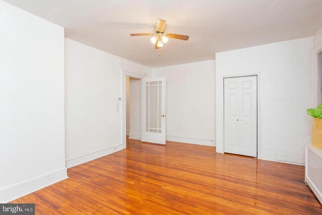 Photo - 4628 Sansom St