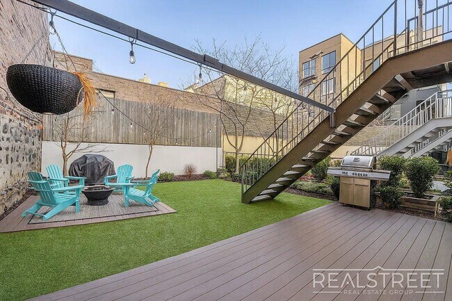 Building Photo - Stunning 1,600 SF Gut-Renovated Duplex Pen...