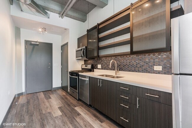 Photo - 2101 S Wabash Ave