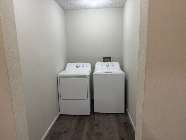 Photo - 113 S Deerwood Ave