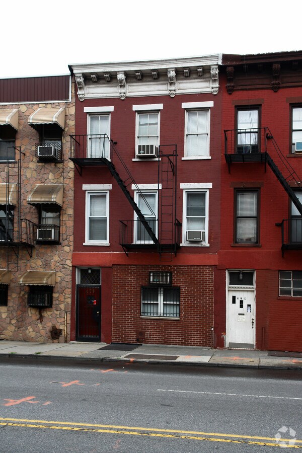 Photo - 481 3rd Ave