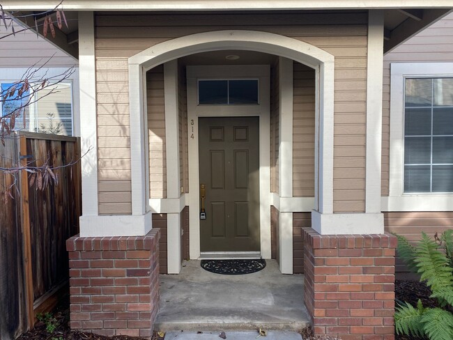 Building Photo - Light and Bright 4 Bedroom, 3 Bathroom Home in San Jose!