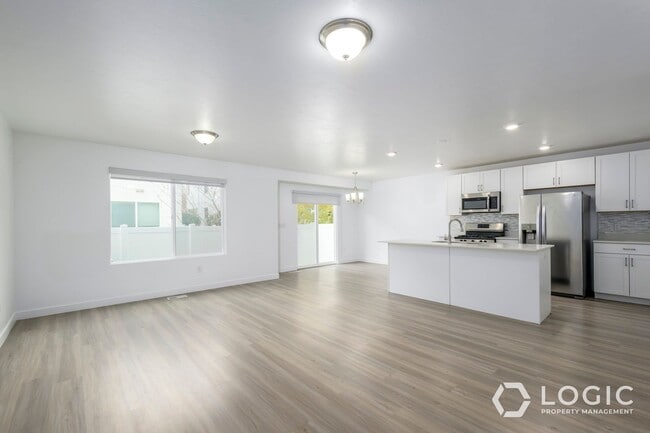 Photo - Spacious Townhome in Herriman!